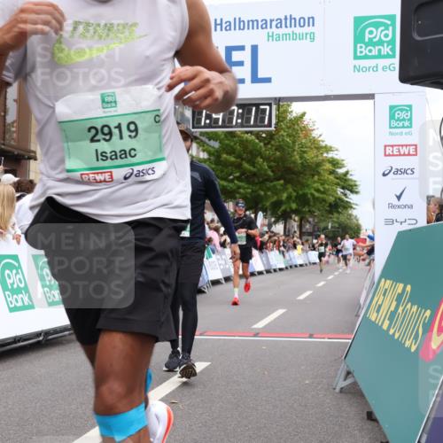 21.09.2025 - PSD Bank Halbmarathon Strokosch-Dieckow http://msf.ph/oto/8918107 21.09.2025 11:46:40 Ziel 1321, 1583, 2791, 2919 meine-sportfotos.de