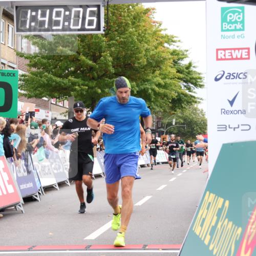 21.09.2025 - PSD Bank Halbmarathon Strokosch-Dieckow http://msf.ph/oto/8918574 21.09.2025 11:48:29 Ziel 1311, 1529, 1624, 1942, 2259, 2293, 2378, 2880, 3169, 3921 meine-sportfotos.de