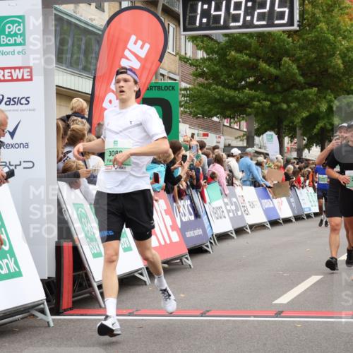 21.09.2025 - PSD Bank Halbmarathon Strokosch-Dieckow http://msf.ph/oto/8918657 21.09.2025 11:48:48 Ziel 1719, 2004, 2182, 2260, 2415, 2421, 2564, 3088 meine-sportfotos.de
