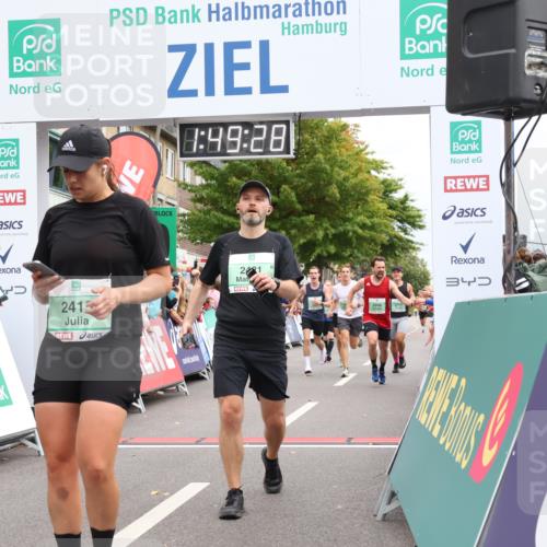 21.09.2025 - PSD Bank Halbmarathon Strokosch-Dieckow http://msf.ph/oto/8918675 21.09.2025 11:48:51 Ziel 1129, 1271, 1719, 1983, 1987, 2004, 2182, 2214, 2260, 2415, 2421, 2438, 2445, 2564, 3088 meine-sportfotos.de