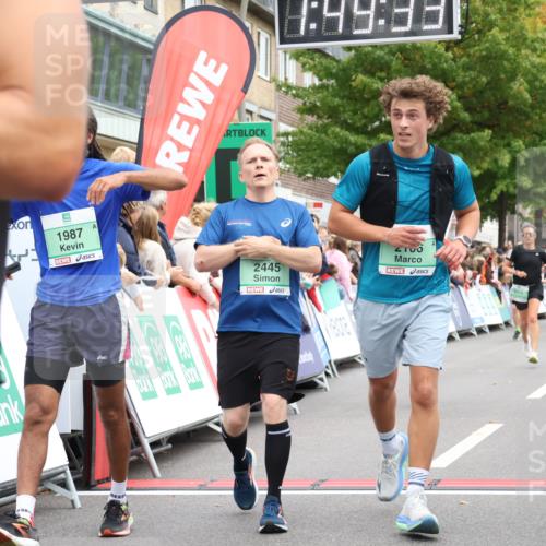 21.09.2025 - PSD Bank Halbmarathon Strokosch-Dieckow http://msf.ph/oto/8918706 21.09.2025 11:48:56 Ziel 1129, 1271, 1983, 1987, 2004, 2053, 2106, 2214, 2415, 2419, 2421, 2438, 2445, 3088 meine-sportfotos.de