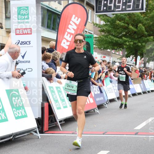 21.09.2025 - PSD Bank Halbmarathon Strokosch-Dieckow http://msf.ph/oto/8918728 21.09.2025 11:49:00 Ziel 1129, 1271, 1983, 1987, 2004, 2053, 2106, 2214, 2307, 2335, 2419, 2438, 2445 meine-sportfotos.de