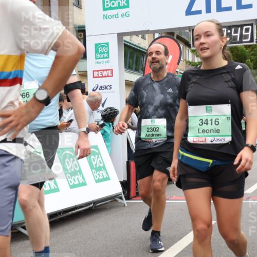 21.09.2025 - PSD Bank Halbmarathon Strokosch-Dieckow http://msf.ph/oto/8919578 21.09.2025 11:52:12 Ziel 1186, 2066, 2087, 2239, 2302, 3044, 3416, 4004 meine-sportfotos.de