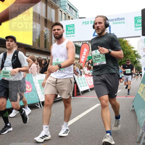 21.09.2025 - PSD Bank Halbmarathon Strokosch-Dieckow http://msf.ph/oto/8919929 21.09.2025 11:53:43 Ziel 1254, 1366, 1724, 2199, 2246, 2309, 2401, 2537, 2552, 2625, 2687, 2804, 2876, 2947, 3901 meine-sportfotos.de