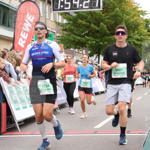 21.09.2025 - PSD Bank Halbmarathon Strokosch-Dieckow http://msf.ph/oto/8919933 21.09.2025 11:53:44 Ziel 1254, 1366, 1724, 2199, 2246, 2309, 2401, 2537, 2552, 2625, 2687, 2804, 2947, 3901 meine-sportfotos.de