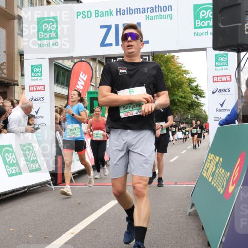 21.09.2025 - PSD Bank Halbmarathon Strokosch-Dieckow http://msf.ph/oto/8919943 21.09.2025 11:53:46 Ziel 1254, 1572, 1724, 2199, 2246, 2309, 2401, 2537, 2545, 2552, 2625, 2687, 2804, 3901, 3997 meine-sportfotos.de