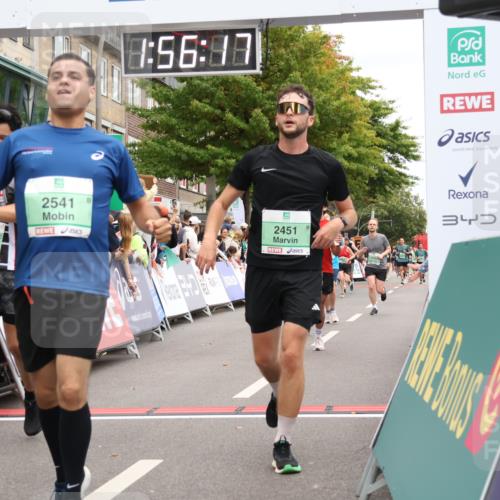 21.09.2025 - PSD Bank Halbmarathon Strokosch-Dieckow http://msf.ph/oto/8920627 21.09.2025 11:55:40 Ziel 1543, 1796, 2451, 2541, 2673, 2680, 2815, 2862, 2936, 3942, 3979, 4052 meine-sportfotos.de
