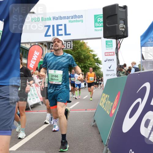 21.09.2025 - PSD Bank Halbmarathon Strokosch-Dieckow http://msf.ph/oto/8920735 21.09.2025 11:56:01 Ziel 1124, 1273, 1536, 1568, 2210, 2218, 2399, 2456, 2488, 2636, 2642, 2678, 2901, 3166, 3959 meine-sportfotos.de