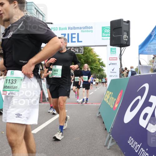 21.09.2025 - PSD Bank Halbmarathon Strokosch-Dieckow http://msf.ph/oto/8920772 21.09.2025 11:56:10 Ziel 1038, 1133, 1273, 1536, 1615, 2187, 2323, 2488, 2535, 2626, 2678, 2792, 2829, 3100, 3903, 3996, 4062 meine-sportfotos.de