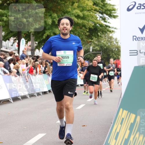 21.09.2025 - PSD Bank Halbmarathon Strokosch-Dieckow http://msf.ph/oto/8921077 21.09.2025 11:57:29 Ziel 2465, 2592, 2598, 3110, 4025, 4059 meine-sportfotos.de