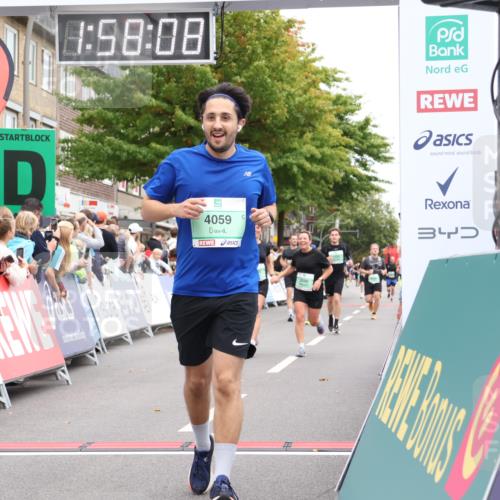21.09.2025 - PSD Bank Halbmarathon Strokosch-Dieckow http://msf.ph/oto/8921083 21.09.2025 11:57:31 Ziel 1223, 2465, 2592, 2598, 3110, 4059 meine-sportfotos.de