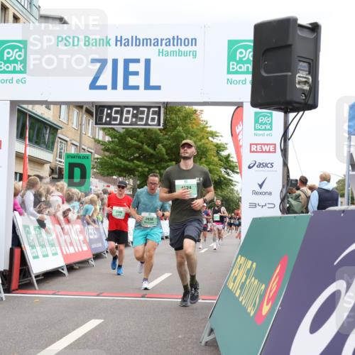 21.09.2025 - PSD Bank Halbmarathon Strokosch-Dieckow http://msf.ph/oto/8921205 21.09.2025 11:57:59 Ziel 2379, 2586, 2836, 3375, 4024, 4039 meine-sportfotos.de