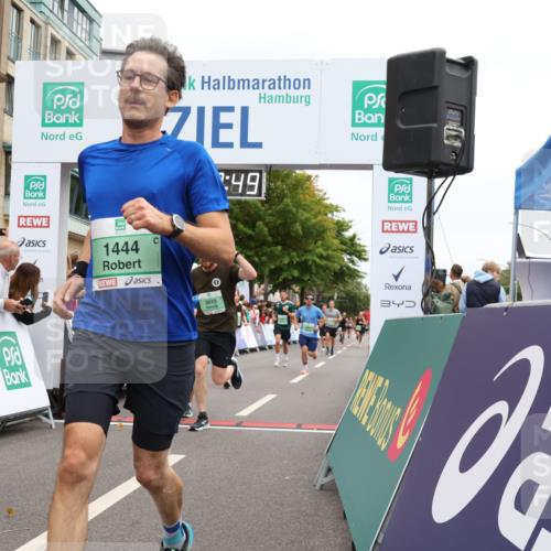 21.09.2025 - PSD Bank Halbmarathon Strokosch-Dieckow http://msf.ph/oto/8921335 21.09.2025 11:58:13 Ziel 1028, 1411, 1444, 1696, 2170, 2282, 2381, 2389, 2491, 2627, 3510, 4041 meine-sportfotos.de