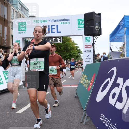 21.09.2025 - PSD Bank Halbmarathon Strokosch-Dieckow http://msf.ph/oto/8921598 21.09.2025 11:58:39 Ziel 1197, 1275, 1276, 1610, 2289, 2324, 2343, 2637, 2826, 2832, 2858, 2961, 3032, 3092, 3099, 3170, 3314, 3960, 4044 meine-sportfotos.de