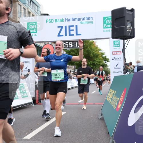 21.09.2025 - PSD Bank Halbmarathon Strokosch-Dieckow http://msf.ph/oto/8921638 21.09.2025 11:58:42 Ziel 1197, 1275, 1276, 1610, 2289, 2324, 2622, 2826, 2832, 2858, 2961, 3032, 3092, 3099, 3170, 3314, 3960, 4044 meine-sportfotos.de