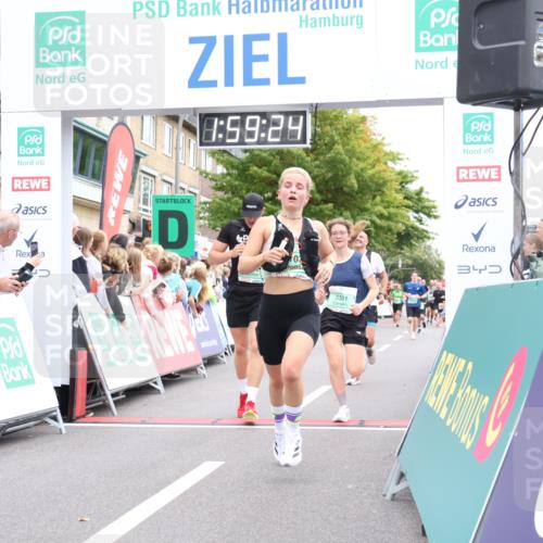 21.09.2025 - PSD Bank Halbmarathon Strokosch-Dieckow http://msf.ph/oto/8921711 21.09.2025 11:58:47 Ziel 1107, 1275, 1276, 2324, 2482, 2622, 2826, 2858, 2961, 3092, 3170, 3301, 3521 meine-sportfotos.de