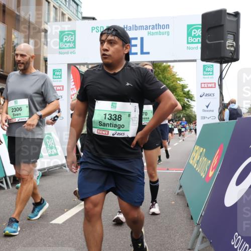 21.09.2025 - PSD Bank Halbmarathon Strokosch-Dieckow http://msf.ph/oto/8921872 21.09.2025 11:59:02 Ziel 1122, 1128, 1338, 1531, 1532, 2306, 2344, 2371, 2436, 2543, 2590, 2594, 2604, 2660, 2870, 3356, 3542, 3936 meine-sportfotos.de