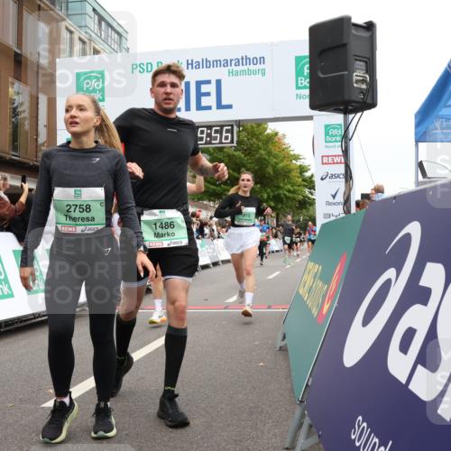 21.09.2025 - PSD Bank Halbmarathon Strokosch-Dieckow http://msf.ph/oto/8921987 21.09.2025 11:59:20 Ziel 1033, 1486, 1812, 2186, 2332, 2472, 2533, 2540, 2582, 2610, 2641, 2718, 2758, 2785, 3054 meine-sportfotos.de