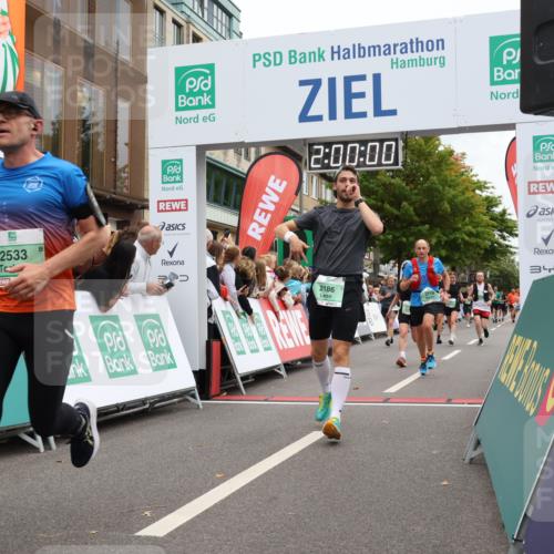 21.09.2025 - PSD Bank Halbmarathon Strokosch-Dieckow http://msf.ph/oto/8922026 21.09.2025 11:59:24 Ziel 1033, 1486, 1648, 1812, 2186, 2325, 2328, 2472, 2484, 2533, 2602, 2610, 2718, 2758, 2785, 3054 meine-sportfotos.de