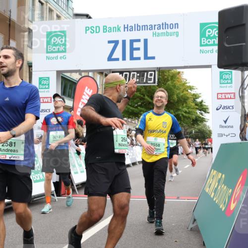 21.09.2025 - PSD Bank Halbmarathon Strokosch-Dieckow http://msf.ph/oto/8922200 21.09.2025 11:59:42 Ziel 1042, 1196, 1367, 1609, 1700, 2241, 2248, 2517, 2558, 2574, 2581, 2645, 2915, 3217 meine-sportfotos.de