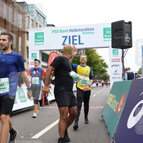 21.09.2025 - PSD Bank Halbmarathon Strokosch-Dieckow http://msf.ph/oto/8922206 21.09.2025 11:59:43 Ziel 1042, 1367, 1609, 1700, 2241, 2517, 2558, 2574, 2581, 2595, 2645, 3217 meine-sportfotos.de