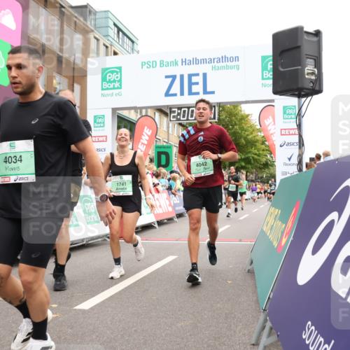 21.09.2025 - PSD Bank Halbmarathon Strokosch-Dieckow http://msf.ph/oto/8922418 21.09.2025 12:00:04 Ziel 1481, 1741, 1948, 2530, 2721, 2782, 2918, 2929, 3048, 4034, 4042 meine-sportfotos.de