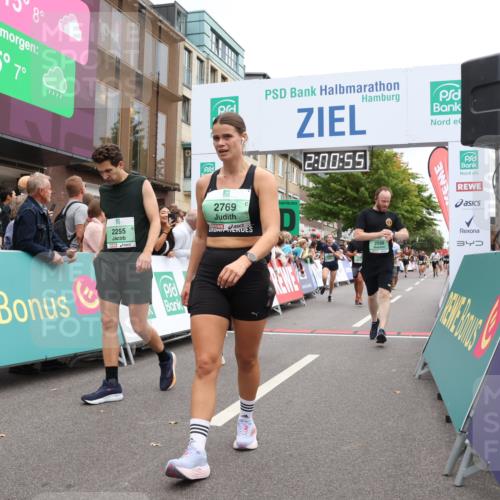21.09.2025 - PSD Bank Halbmarathon Strokosch-Dieckow http://msf.ph/oto/8922535 21.09.2025 12:00:19 Ziel 1104, 1162, 1934, 2255, 2314, 2529, 2538, 2640, 2648, 2769, 2801, 3738, 3906 meine-sportfotos.de