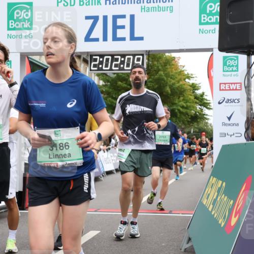 21.09.2025 - PSD Bank Halbmarathon Strokosch-Dieckow http://msf.ph/oto/8923101 21.09.2025 12:01:32 Ziel 1357, 1711, 1789, 2597, 2686, 2733, 2751, 2943, 2978, 3011, 3053, 3083, 3098, 3186, 3187, 3964, 4038 meine-sportfotos.de