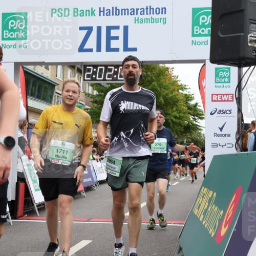 21.09.2025 - PSD Bank Halbmarathon Strokosch-Dieckow http://msf.ph/oto/8923107 21.09.2025 12:01:33 Ziel 1357, 1376, 1711, 1789, 2597, 2686, 2733, 2751, 2943, 2978, 3011, 3053, 3083, 3098, 3186, 3187, 3352, 3951, 3964, 4038 meine-sportfotos.de