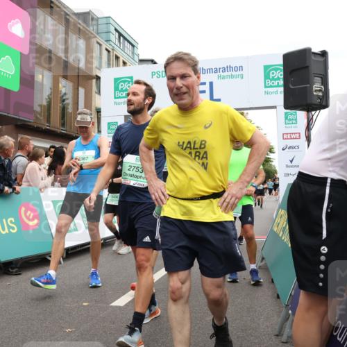 21.09.2025 - PSD Bank Halbmarathon Strokosch-Dieckow http://msf.ph/oto/8923170 21.09.2025 12:01:48 Ziel 1201, 1261, 1373, 1395, 1585, 2345, 2346, 2367, 2384, 2418, 2495, 2710, 2730, 2753, 2766, 2819, 2944, 3081, 3132, 3406, 3952, 3973 meine-sportfotos.de