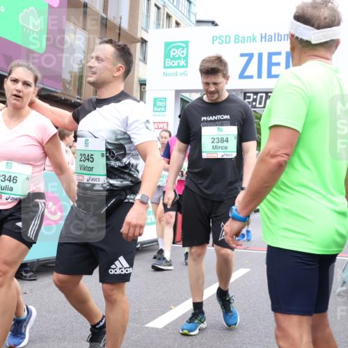 21.09.2025 - PSD Bank Halbmarathon Strokosch-Dieckow http://msf.ph/oto/8923210 21.09.2025 12:01:52 Ziel 1201, 1249, 2345, 2346, 2353, 2384, 2418, 2710, 2753, 2766, 2819, 2944, 2992, 3067, 3081, 3132, 3406, 3952 meine-sportfotos.de