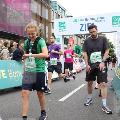 21.09.2025 - PSD Bank Halbmarathon Strokosch-Dieckow http://msf.ph/oto/8923295 21.09.2025 12:02:04 Ziel 1323, 1377, 1713, 1714, 1790, 1929, 2284, 2474, 2514, 2563, 2720, 2741, 2924, 2938, 3180, 3395, 3814 meine-sportfotos.de