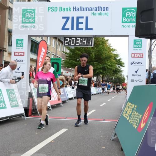 21.09.2025 - PSD Bank Halbmarathon Strokosch-Dieckow http://msf.ph/oto/8923677 21.09.2025 12:03:04 Ziel 1574, 1685, 3071, 3299, 3418 meine-sportfotos.de