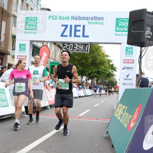 21.09.2025 - PSD Bank Halbmarathon Strokosch-Dieckow http://msf.ph/oto/8923690 21.09.2025 12:03:05 Ziel 1574, 1685, 3071, 3299, 3418 meine-sportfotos.de