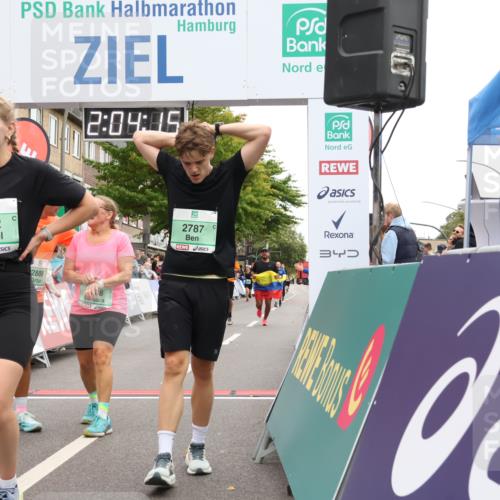 21.09.2025 - PSD Bank Halbmarathon Strokosch-Dieckow http://msf.ph/oto/8923945 21.09.2025 12:03:38 Ziel 1160, 2338, 2520, 2565, 2722, 2787, 2798, 2888, 2889, 3184, 3189, 3213, 3248 meine-sportfotos.de