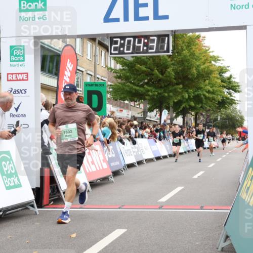 21.09.2025 - PSD Bank Halbmarathon Strokosch-Dieckow http://msf.ph/oto/8924089 21.09.2025 12:03:54 Ziel 1802, 2617, 2776, 2806 meine-sportfotos.de