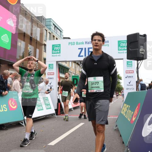 21.09.2025 - PSD Bank Halbmarathon Strokosch-Dieckow http://msf.ph/oto/8924561 21.09.2025 12:04:58 Ziel 1760, 2507, 2774, 2879, 2921, 3116, 3177, 3193, 3358 meine-sportfotos.de