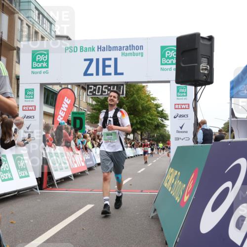 21.09.2025 - PSD Bank Halbmarathon Strokosch-Dieckow http://msf.ph/oto/8924596 21.09.2025 12:05:05 Ziel 2879, 2921, 3116, 3154, 3193, 3358, 3976 meine-sportfotos.de