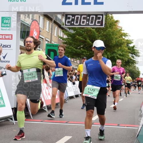 21.09.2025 - PSD Bank Halbmarathon Strokosch-Dieckow http://msf.ph/oto/8924720 21.09.2025 12:05:25 Ziel 1043, 1171, 1253, 1255, 1387, 2618, 3267, 4045 meine-sportfotos.de