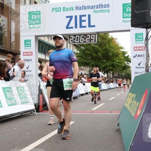 21.09.2025 - PSD Bank Halbmarathon Strokosch-Dieckow http://msf.ph/oto/8924986 21.09.2025 12:05:53 Ziel 1485, 2075, 2262, 2475, 2534, 2963, 3251, 4020, 4022 meine-sportfotos.de