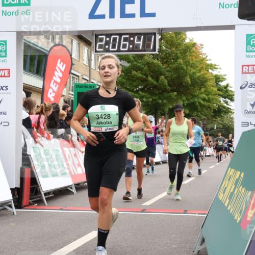 21.09.2025 - PSD Bank Halbmarathon Strokosch-Dieckow http://msf.ph/oto/8925075 21.09.2025 12:06:04 Ziel 1726, 1727, 2446, 3234, 3292, 3428, 3653 meine-sportfotos.de