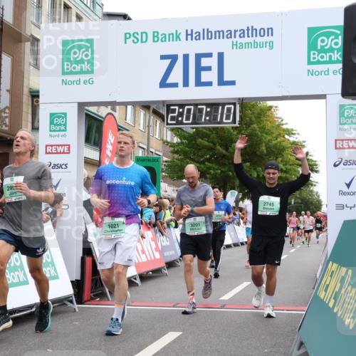 21.09.2025 - PSD Bank Halbmarathon Strokosch-Dieckow http://msf.ph/oto/8925294 21.09.2025 12:06:34 Ziel 1021, 1334, 2395, 2689, 2745, 2920, 2998, 3030, 3201, 3254, 3955 meine-sportfotos.de