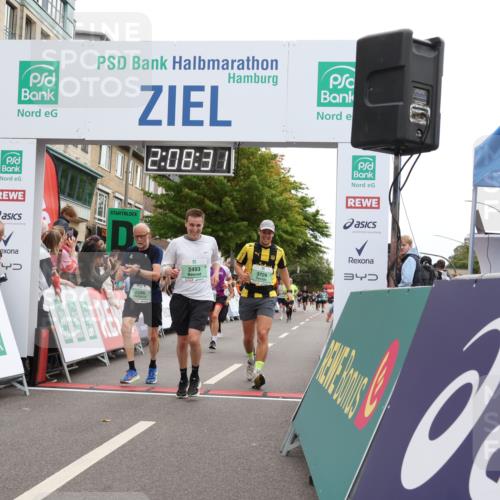 21.09.2025 - PSD Bank Halbmarathon Strokosch-Dieckow http://msf.ph/oto/8928342 21.09.2025 12:07:54 Ziel 2493, 2956, 3396, 3729, 3746, 3910, 3948, 3975 meine-sportfotos.de