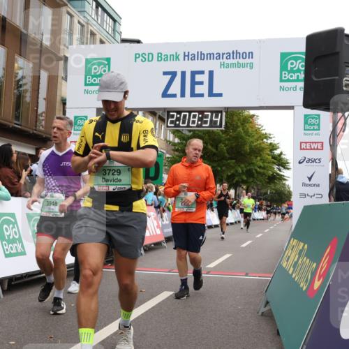 21.09.2025 - PSD Bank Halbmarathon Strokosch-Dieckow http://msf.ph/oto/8928391 21.09.2025 12:07:57 Ziel 2493, 2956, 3396, 3729, 3746, 3948, 3975 meine-sportfotos.de