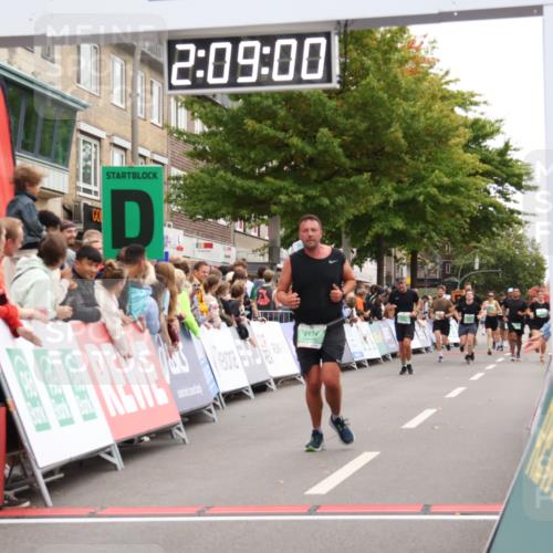 21.09.2025 - PSD Bank Halbmarathon Strokosch-Dieckow http://msf.ph/oto/8928592 21.09.2025 12:08:23 Ziel 1495, 1496, 2176, 2396, 2612, 2896, 2908 meine-sportfotos.de