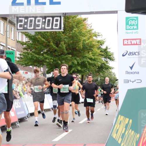 21.09.2025 - PSD Bank Halbmarathon Strokosch-Dieckow http://msf.ph/oto/8928671 21.09.2025 12:08:31 Ziel 1480, 1511, 1512, 2176, 2521, 2724, 2763, 2818, 2957, 3205, 3235, 3641, 3760 meine-sportfotos.de