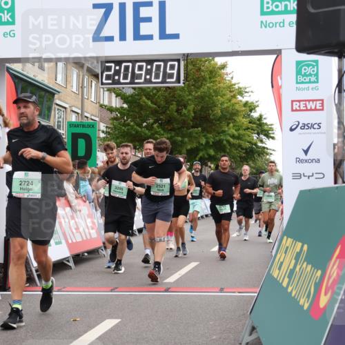 21.09.2025 - PSD Bank Halbmarathon Strokosch-Dieckow http://msf.ph/oto/8928683 21.09.2025 12:08:32 Ziel 1480, 1511, 1512, 1673, 2133, 2176, 2521, 2724, 2763, 2818, 2957, 3137, 3205, 3235, 3641, 3760 meine-sportfotos.de