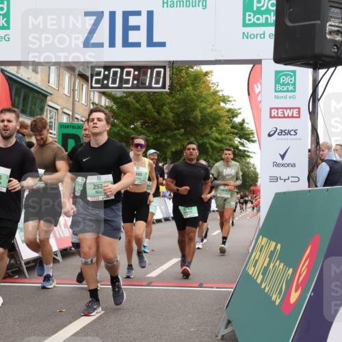 21.09.2025 - PSD Bank Halbmarathon Strokosch-Dieckow http://msf.ph/oto/8928699 21.09.2025 12:08:33 Ziel 1480, 1511, 1512, 1673, 2133, 2521, 2724, 2763, 2818, 2957, 3137, 3205, 3235, 3641, 3760 meine-sportfotos.de