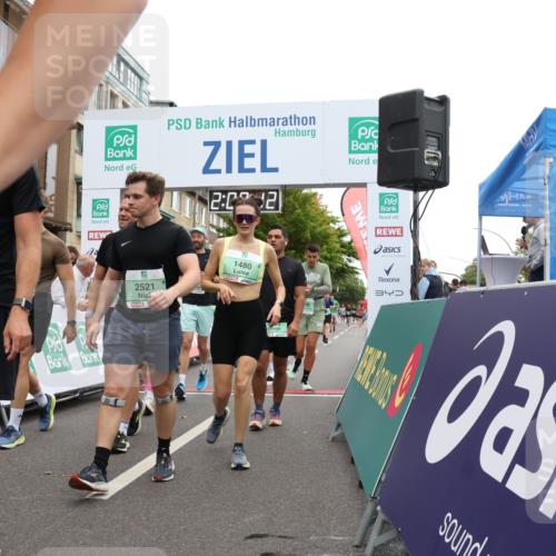 21.09.2025 - PSD Bank Halbmarathon Strokosch-Dieckow http://msf.ph/oto/8928711 21.09.2025 12:08:35 Ziel 1480, 1511, 1512, 1673, 2133, 2521, 2724, 2763, 2818, 2957, 3137, 3150, 3205, 3235, 3641, 3760 meine-sportfotos.de