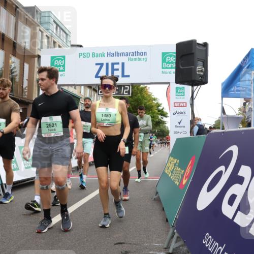 21.09.2025 - PSD Bank Halbmarathon Strokosch-Dieckow http://msf.ph/oto/8928717 21.09.2025 12:08:36 Ziel 1480, 1511, 1512, 1673, 2133, 2521, 2724, 2763, 2818, 2957, 3137, 3150, 3205, 3235, 3641, 3760 meine-sportfotos.de